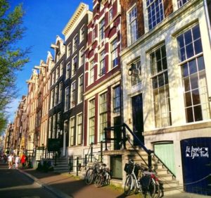 Read more about the article 10 Bí Quyết Của Gái Ngành Amsterdam